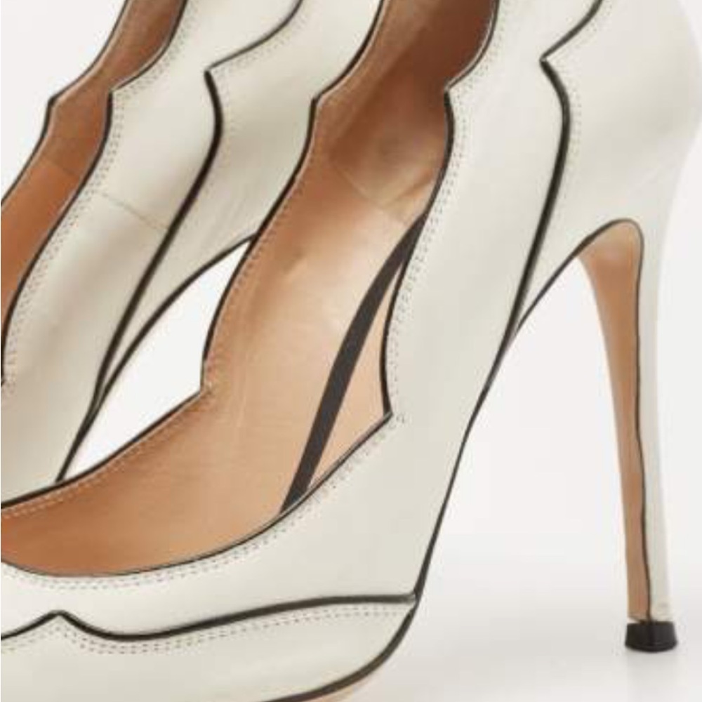 Gianvito Rossi White and Black Heels scalloped bonnie western stilettos - Picture 9 of 13